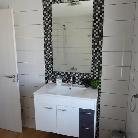 Sleeps 22 Pool Wifi