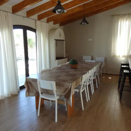 Sleeps 22 Pool Wifi Вилла Теулада