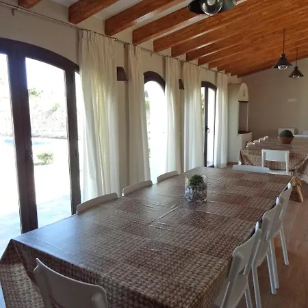 Sleeps 22 Pool Wifi Вилла Теулада